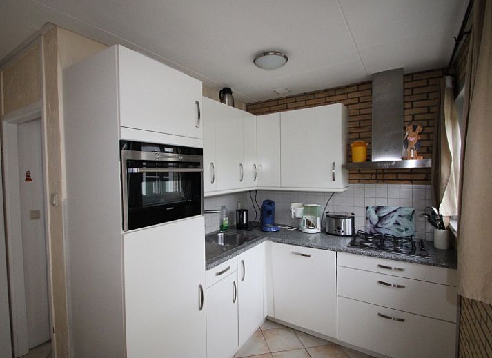 Vorderansicht des Ferienhauses Slufterhoek 064 in De Cocksdorp, Texel auf den Watteninseln.