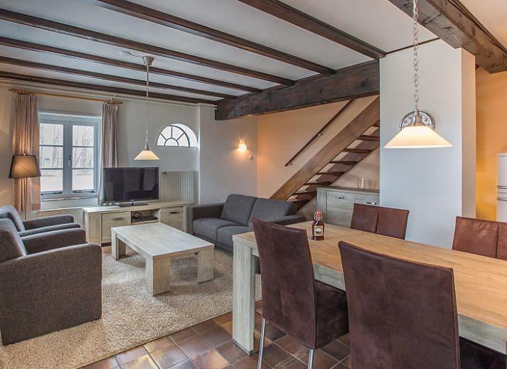 Type T-3 vacation home with thatched roof in De Cocksdorp, Texel, surrounded by nature.