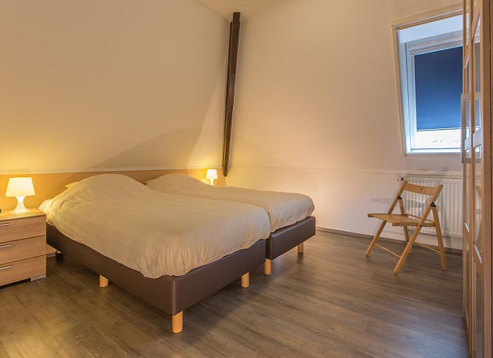 Cozy living room in Type T-3 vacation home, De Cocksdorp, Texel, with comfortable seating area.