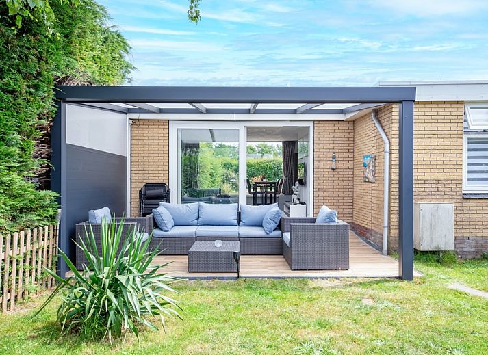 Veranda with comfortable sofas at Bungalowpark Tamarisk - Bungalow Duin aan Zee Texel in De Cocksdorp, Wadden Islands.