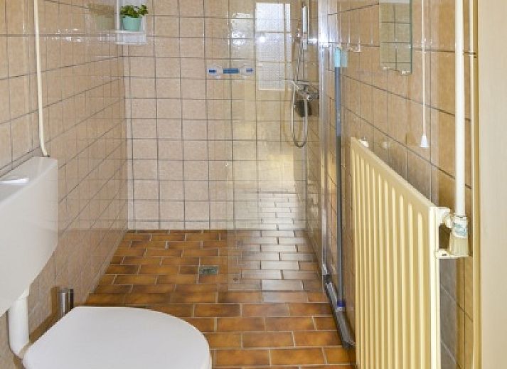 Geniessen Sie die sonnige Terrasse des Ferienhauses Duinviooltje in De Cocksdorp, Texel.