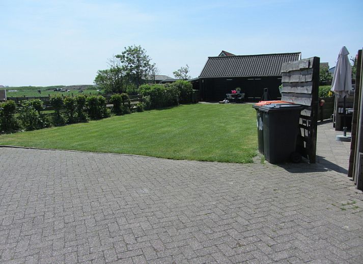 Komfortables Schlafzimmer mit zwei Betten im Ferienhaus Duinviooltje, De Cocksdorp, Texel.