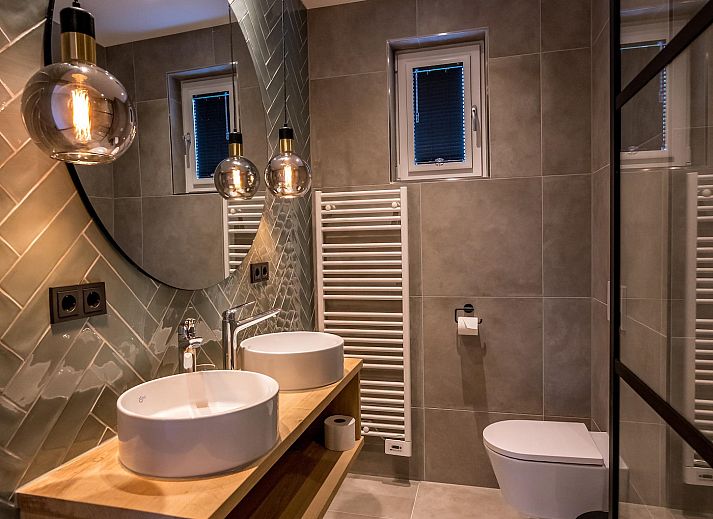 Gemuetliches Wohnzimmer im Princenhof 1, De Cocksdorp, Texel, mit komfortabler Sitzecke.