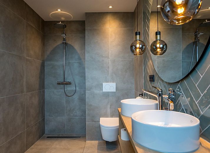 Ferienhaus Princenhof 1, De Cocksdorp, Texel mit Blick auf Terrasse und Natur.