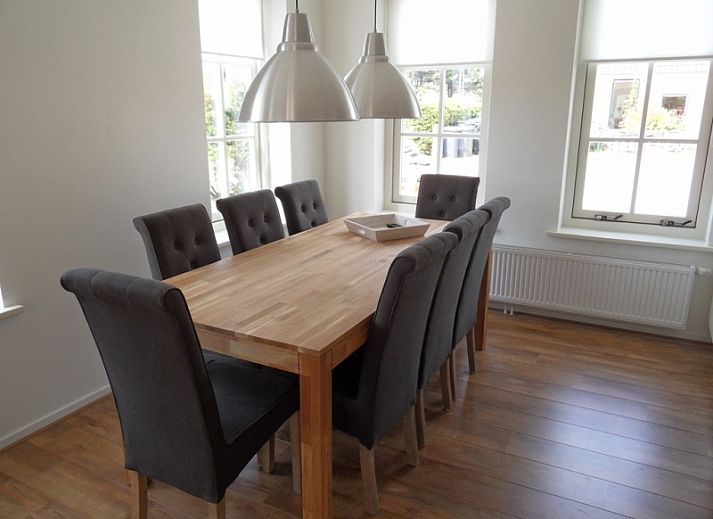 Typ 7 - 2107 Ferienhaus in De Cocksdorp Texel mit schoener Fassade und gruener Umgebung.