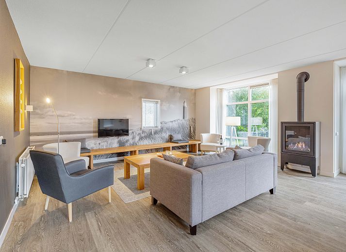 Sluftervallei 8-person bungalow in De Cocksdorp, Texel. Traditional thatched vacation home surrounded by green nature on the Wadden Islands.