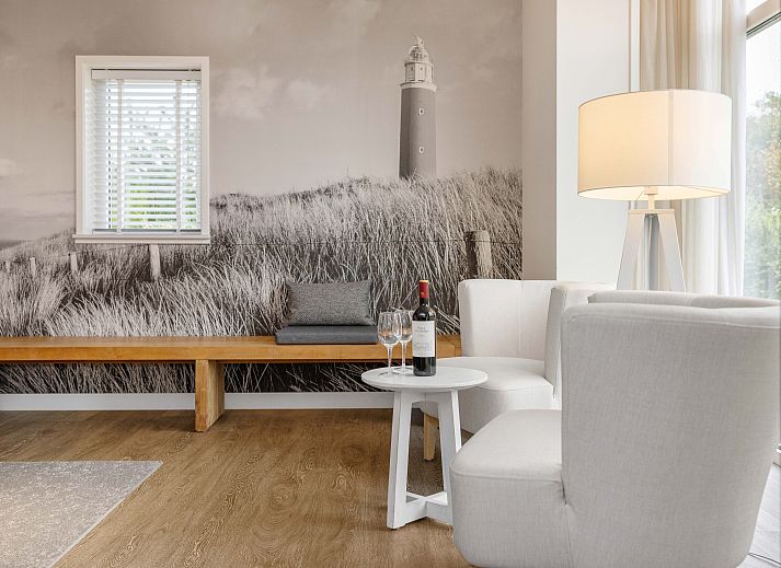 Sluftervallei 8-person bungalow in De Cocksdorp, Texel. Traditional thatched vacation home surrounded by green nature on the Wadden Islands.