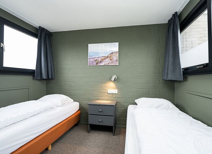 Geraeumiger Garten des Ferienhauses 30A in De Cocksdorp, Texel mit gruener Umgebung.