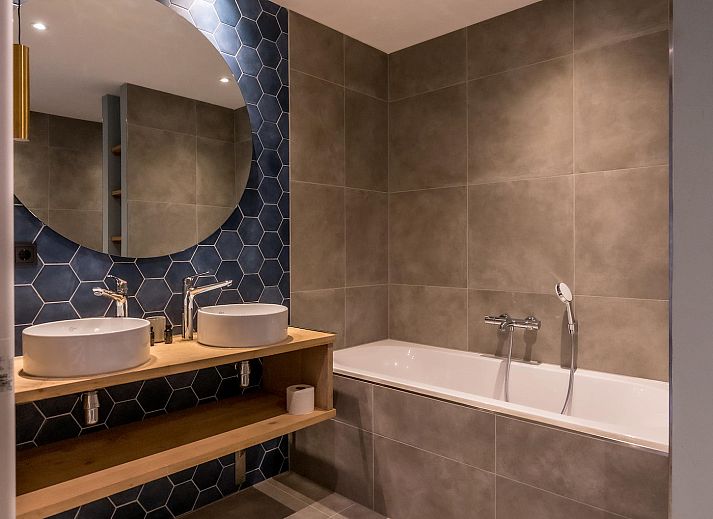 Gemuetliche Sitzecke im Princenhof 2, De Cocksdorp, Texel mit moderner Einrichtung und Fernseher.