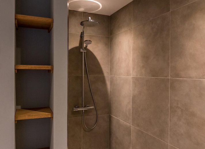 Gemuetliche Sitzecke im Princenhof 2, De Cocksdorp, Texel mit moderner Einrichtung und Fernseher.