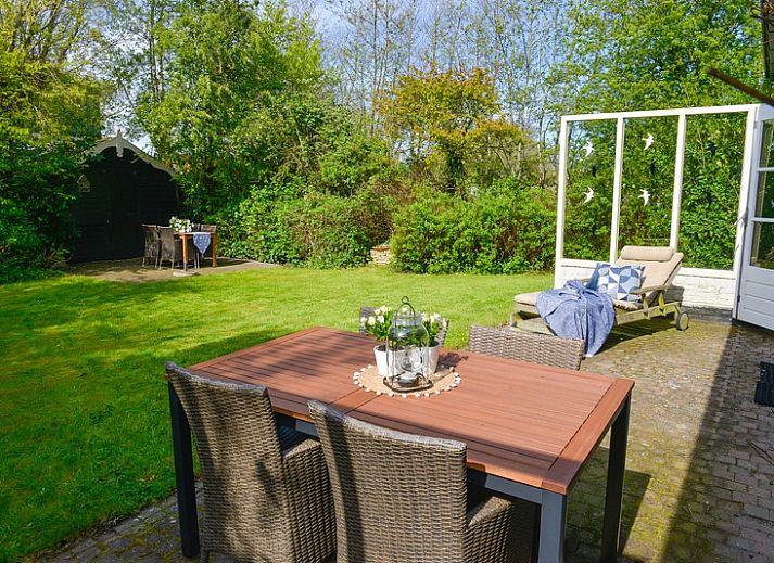 Charming vacation home Het Wulpenlied in De Cocksdorp, Texel with garden view.