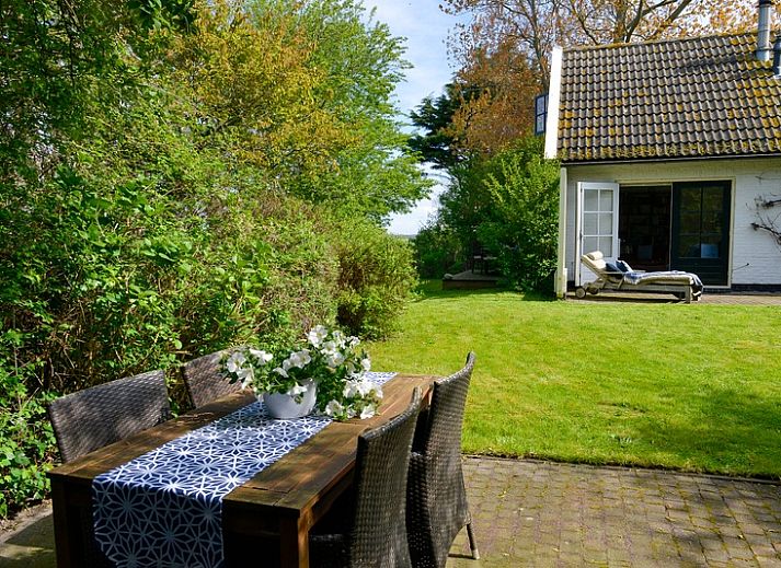 Charming vacation home Het Wulpenlied in De Cocksdorp, Texel with garden view.