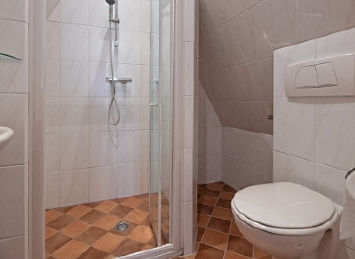 Moderne Kueche im Ferienhaus Slufterduin 076, De Cocksdorp, Texel, komplett mit Luxusgeraeten fuer einen komfortablen Aufenthalt auf den Watteninseln.