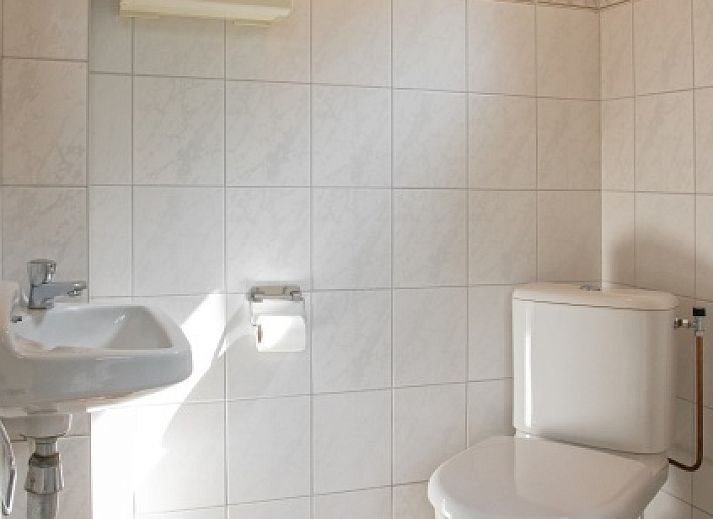 Moderne Kueche im Ferienhaus Slufterduin 076, De Cocksdorp, Texel, komplett mit Luxusgeraeten fuer einen komfortablen Aufenthalt auf den Watteninseln.