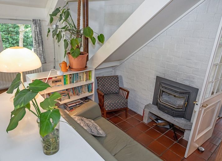 Cozy living room of Holiday home Slufterduin 108 in De Cocksdorp Texel, perfect for relaxation on the Wadden Islands.