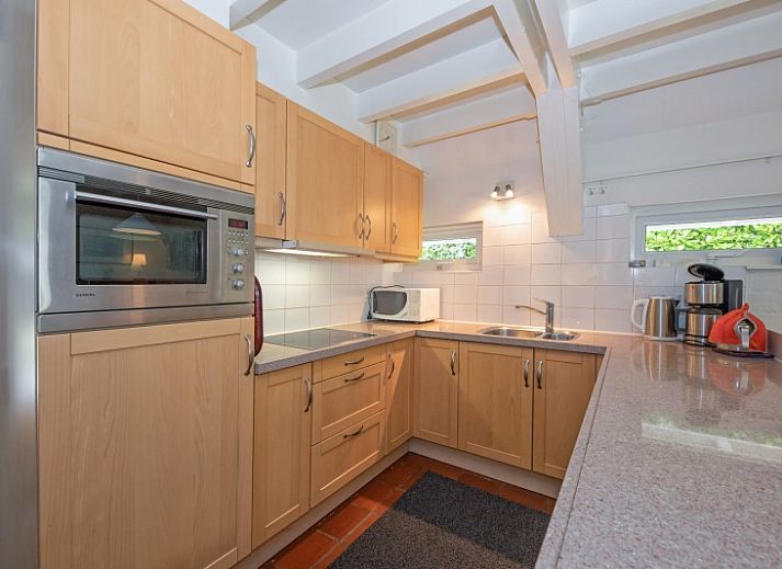 Cozy living room of Holiday home Slufterduin 108 in De Cocksdorp Texel, perfect for relaxation on the Wadden Islands.