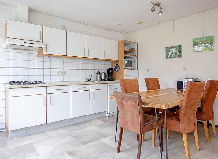 Cozy terrace at Holiday home Slufterhoek 118 in De Cocksdorp, Texel, ideal for relaxing in nature.