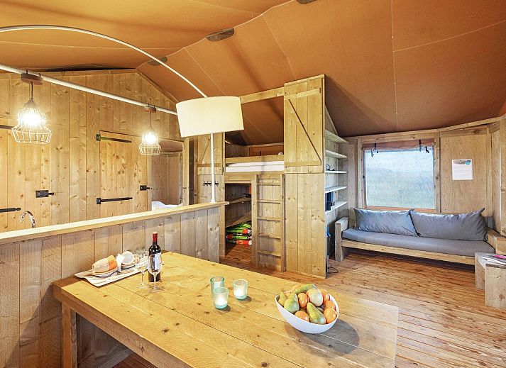 Charming safari tent Sluftervallei in De Cocksdorp, Texel, surrounded by sand and dunes.