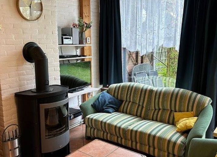 Ferienhaus Slufterhoek 128 in De Cocksdorp Texel mit sonniger Terrasse und gruener Umgebung.