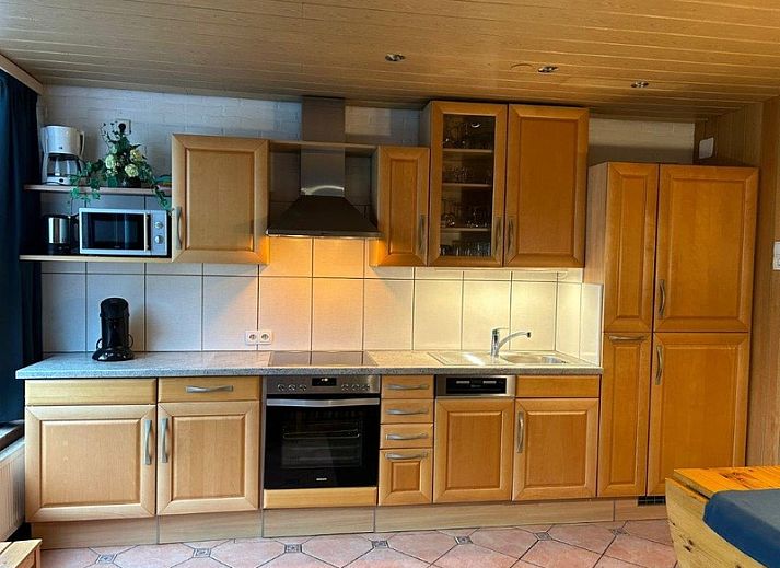 Ferienhaus Slufterhoek 128 in De Cocksdorp Texel mit sonniger Terrasse und gruener Umgebung.