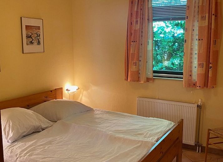 Gemuetliches Wohnzimmer des Ferienhauses Slufterhoek 128 in De Cocksdorp Texel mit bequemen Sitzgelegenheiten.