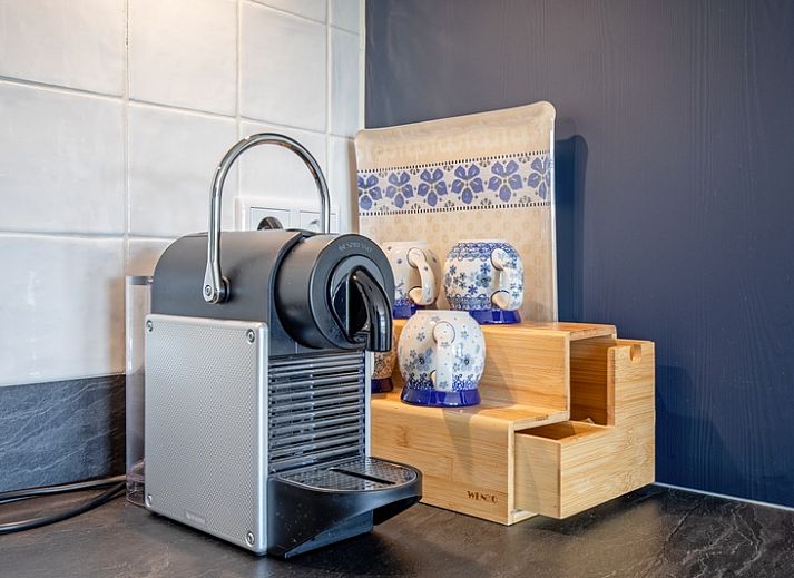 Ausreichend Parkplaetze am Appartement A, das in dem ruhigen Dorf De Cocksdorp auf Texel liegt, ideal fuer einen Inselurlaub.