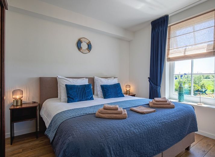 Ausreichend Parkplaetze am Appartement A, das in dem ruhigen Dorf De Cocksdorp auf Texel liegt, ideal fuer einen Inselurlaub.