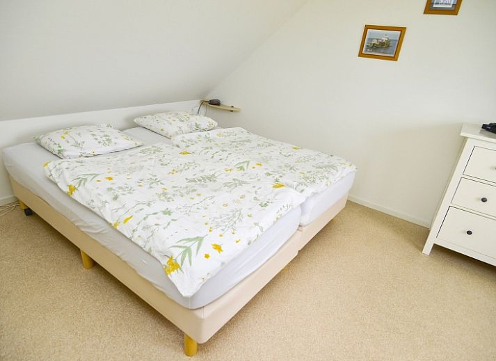 Gemuetliches Wohnzimmer des Ferienhauses Plexat in De Cocksdorp, Texel mit Blick auf den Garten