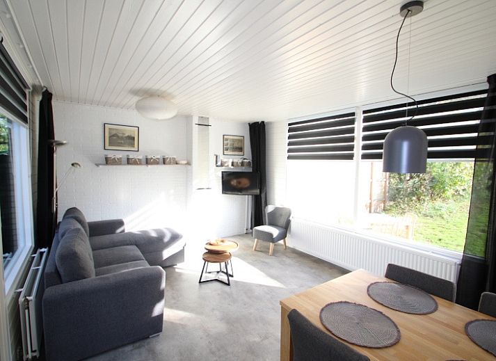 Bungalow Tamarisk 164 - Bartje in De Cocksdorp, Texel mit sonniger Terrasse und gruener Umgebung.