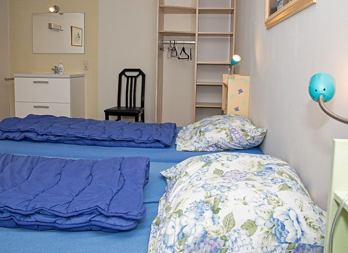 Gemuetliche Sitzecke im Bungalow Tamarisk 206, De Cocksdorp, Texel mit grossem Sofa und Sesseln.