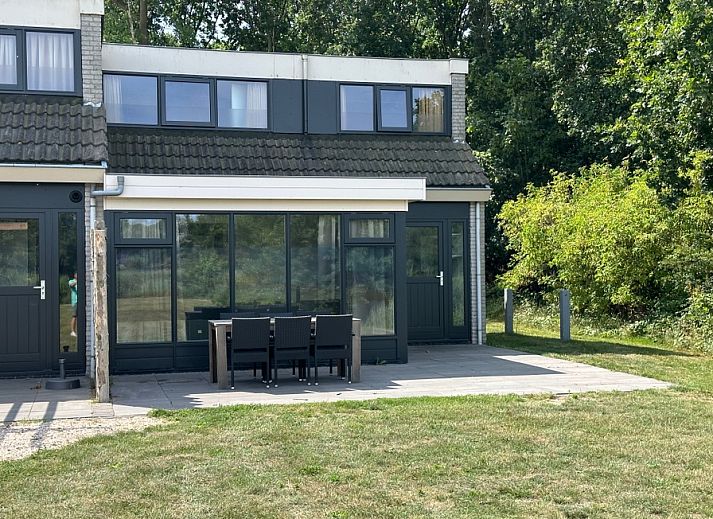 Vakantiehuis 34A in De Cocksdorp Texel met zonnig terras en groene omgeving.