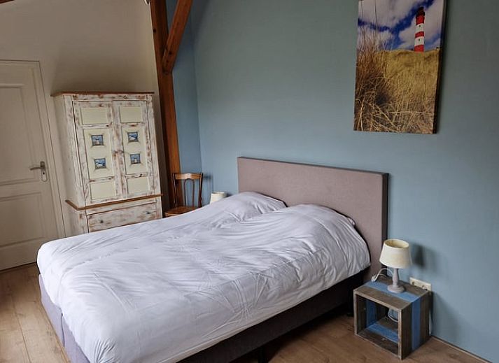 Lichte en ruime woonkamer in Huisje in De Cocksdorp, Texel, met comfortabele zitruimte.