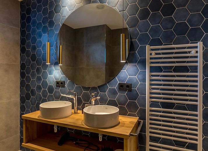 Modern wall decoration in Princenhof 3 - 8-pers vacation home, De Cocksdorp, Texel for an atmospheric interior.