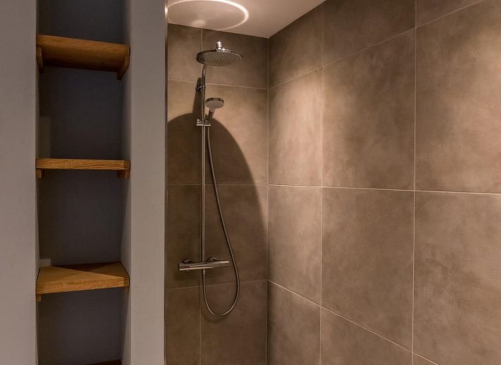 Cozy reading corner in Princenhof 3 - 8-pers vacation home, De Cocksdorp, Texel with comfortable sofa.