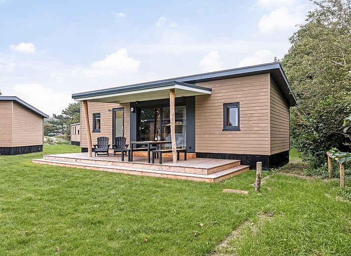 Sluftervallei 6-Personen-Mobilheim mit Veranda in De Cocksdorp, Texel, umgeben von viel Gruen.