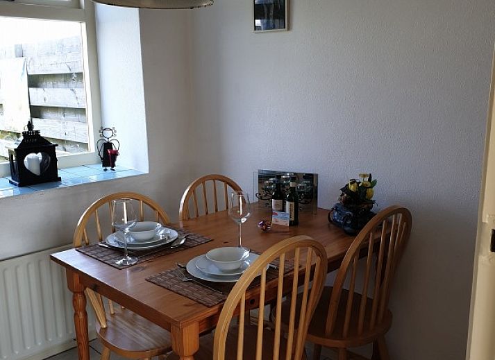 Rustic cottage at Holiday Homes Family Bouthoorn in South Eierland, Texel with a beautiful view of the countryside.
