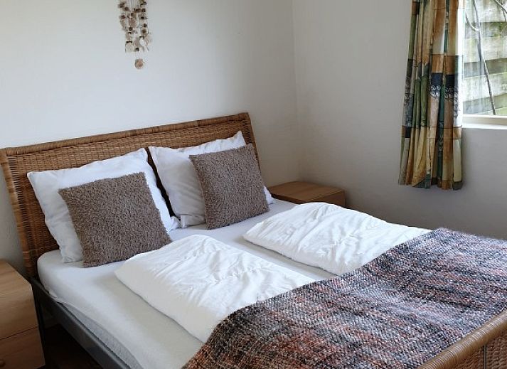 Cozy terrace with flowers at Holiday Homes Family Bouthoorn in Zuid-Eierland, Texel.