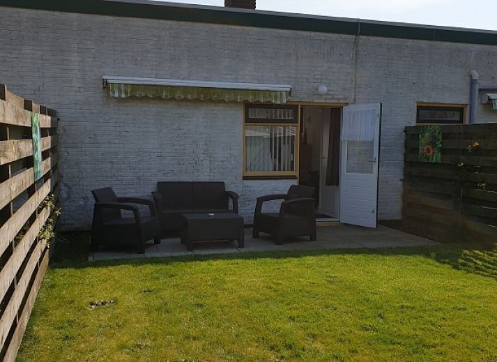Bright living room with a view at Holiday Homes Family Bouthoorn in Zuid-Eierland, Texel.