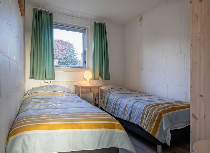 Gemuetliches Wohnzimmer des Ferienhauses Kikkertstraat 60, De Cocksdorp, Texel mit komfortabler Sitzecke.