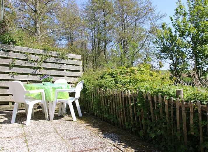 Gemuetliches Wohnzimmer des Ferienhauses Kikkertstraat 60, De Cocksdorp, Texel mit komfortabler Sitzecke.