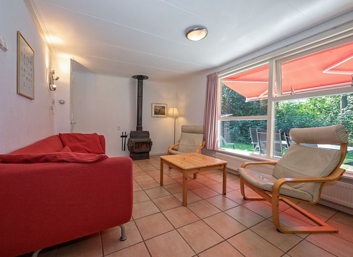 Vacation home Slufterduin 088 in De Cocksdorp, Texel, surrounded by green nature and an inviting terrace.