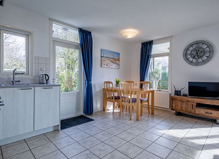 Vakantiehuis Slufterduin 52a in De Cocksdorp, Texel met zonnig terras en groene tuin.