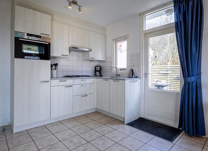 Gezellige woonkamer in Vakantiehuis Slufterduin 52a, De Cocksdorp, Texel met comfortabele zithoek.