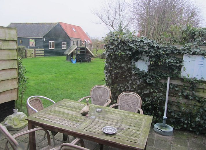 Gezellige woonkamer in De Vlinder, vakantiehuis De Cocksdorp, Texel, met comfortabele zithoek en moderne inrichting.