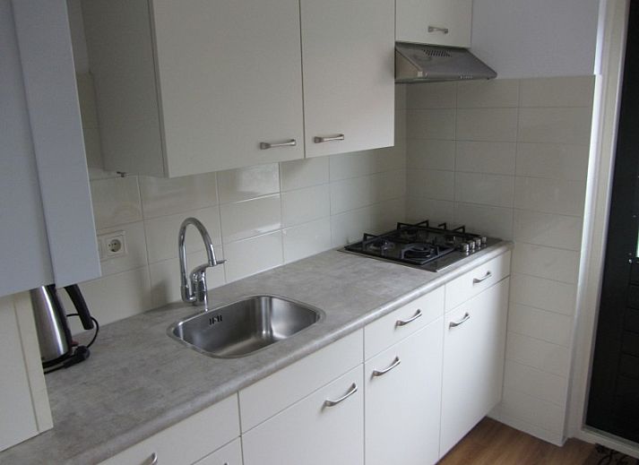 Gezellige woonkamer in De Vlinder, vakantiehuis De Cocksdorp, Texel, met comfortabele zithoek en moderne inrichting.