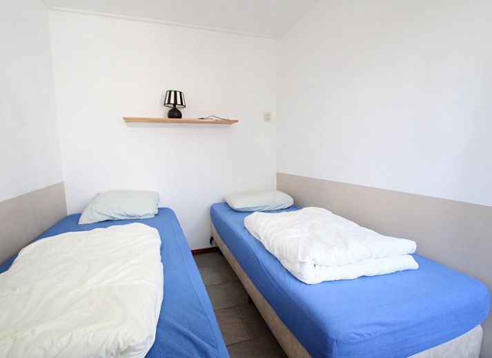 Gemuetliches Wohnzimmer im Bungalow Tamarisk 196, Texel, mit bequemer Sitzecke.