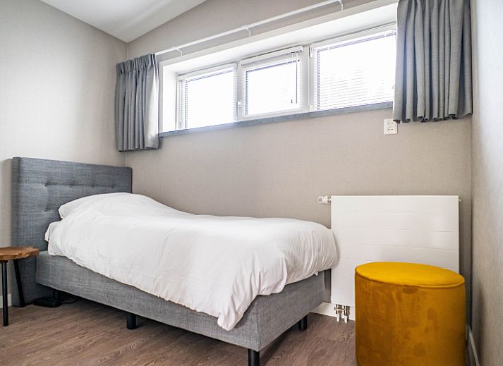 Cozy terrace at Type C Apartment de Stoeterij, De Cocksdorp, Texel, ideal for outdoor dining amid greenery.