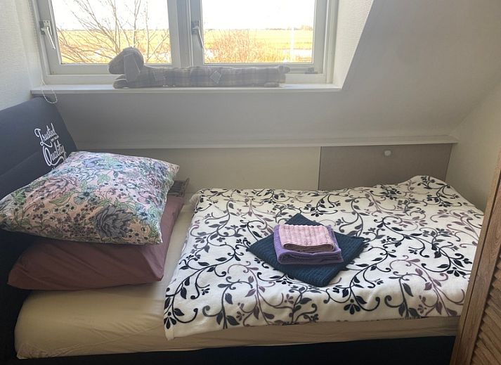 Family house Dacha in De Cocksdorp, Texel offers a charming vacation home with spacious garden and terrace for relaxation on the Wadden Islands.