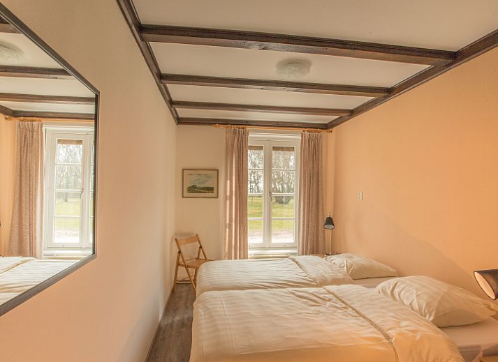 Ferienhaus Typ R in De Cocksdorp, Texel mit Reetdach und gruenem Garten, ideal fuer Naturliebhaber.