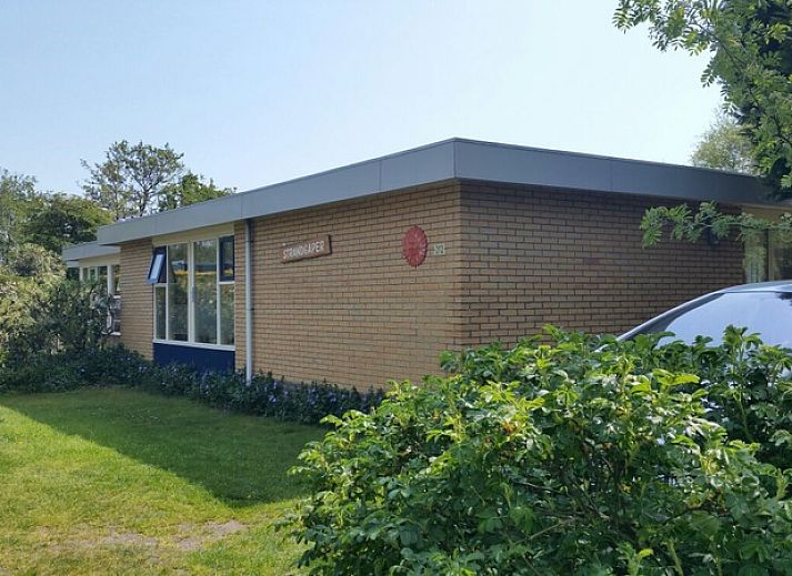 Vollstaendig ausgestattete Kueche im Bungalow Tamarisk 212, De Cocksdorp, Texel, mit modernen Annehmlichkeiten.